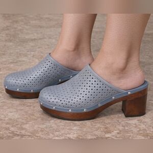 Rockport Women's Perforated Light Blue Clogs Size 9